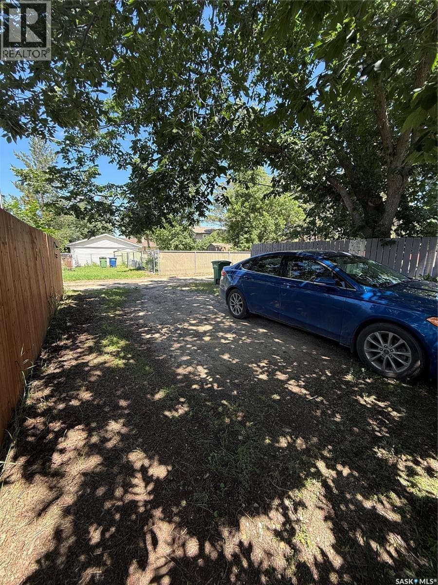 930 Vaughn STREET — photo 4