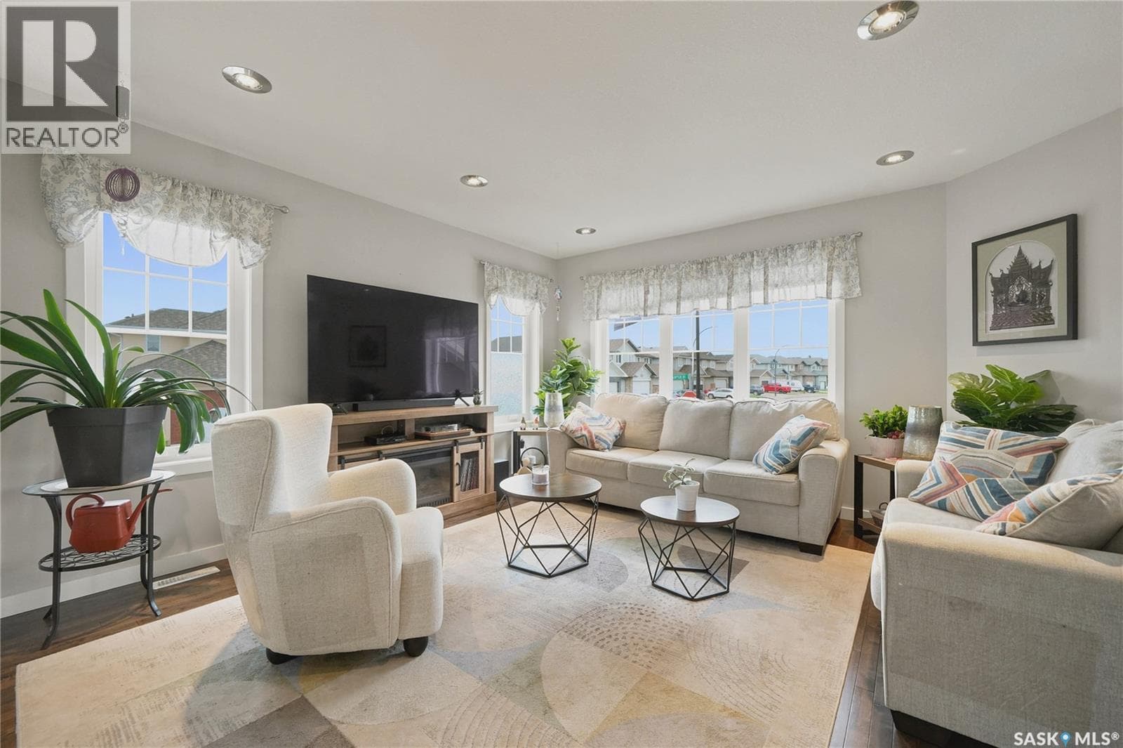 303 East Hampton BOULEVARD E — photo 4