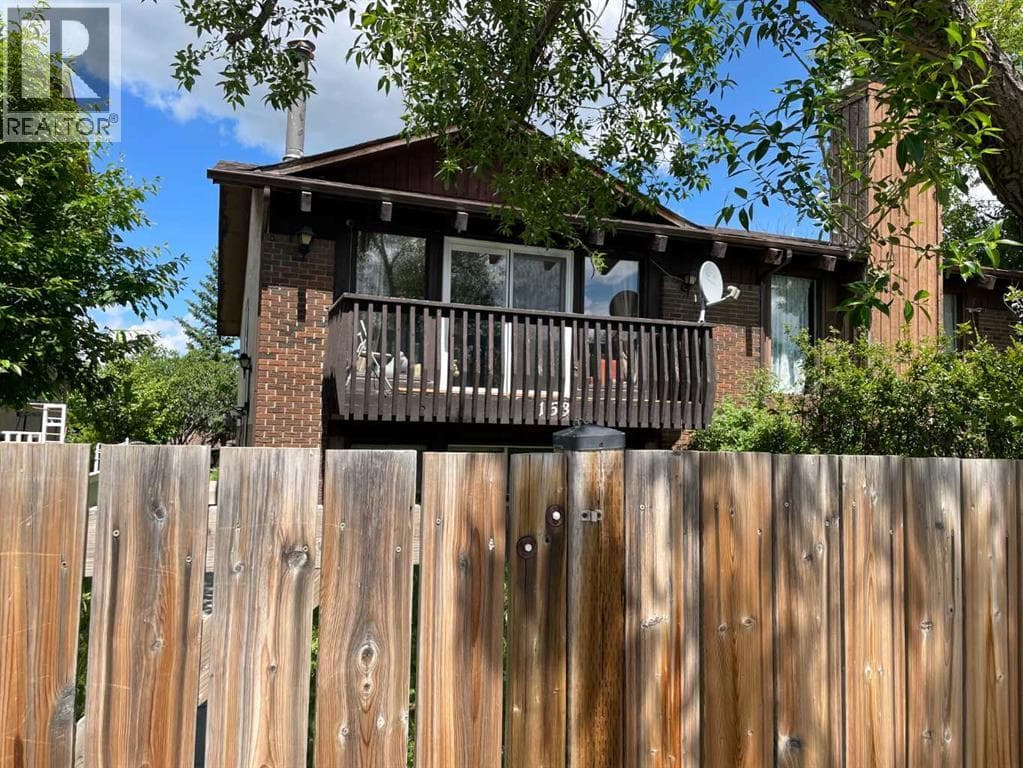 153 Bergen Crescent NW — photo 2