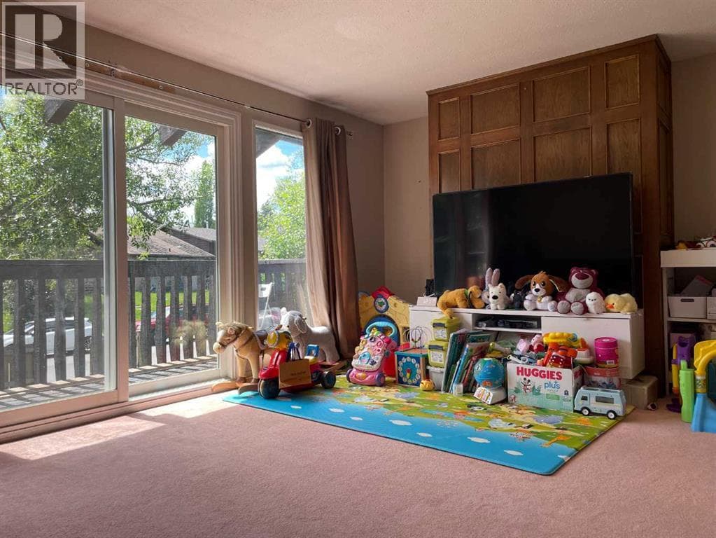 153 Bergen Crescent NW — photo 4