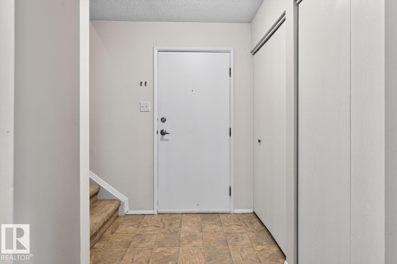 #106 237 WOODVALE RD W NW — photo 3