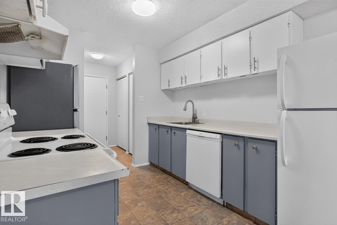 #106 237 WOODVALE RD W NW — photo 5