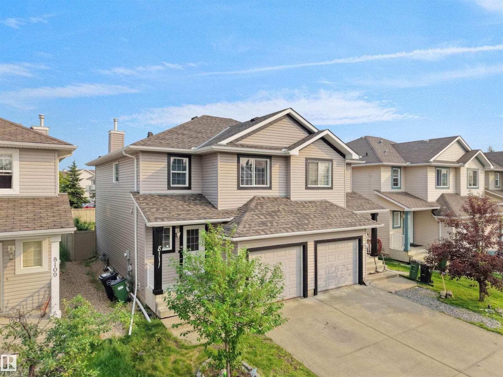 8111 7 AV SW SW — photo 2