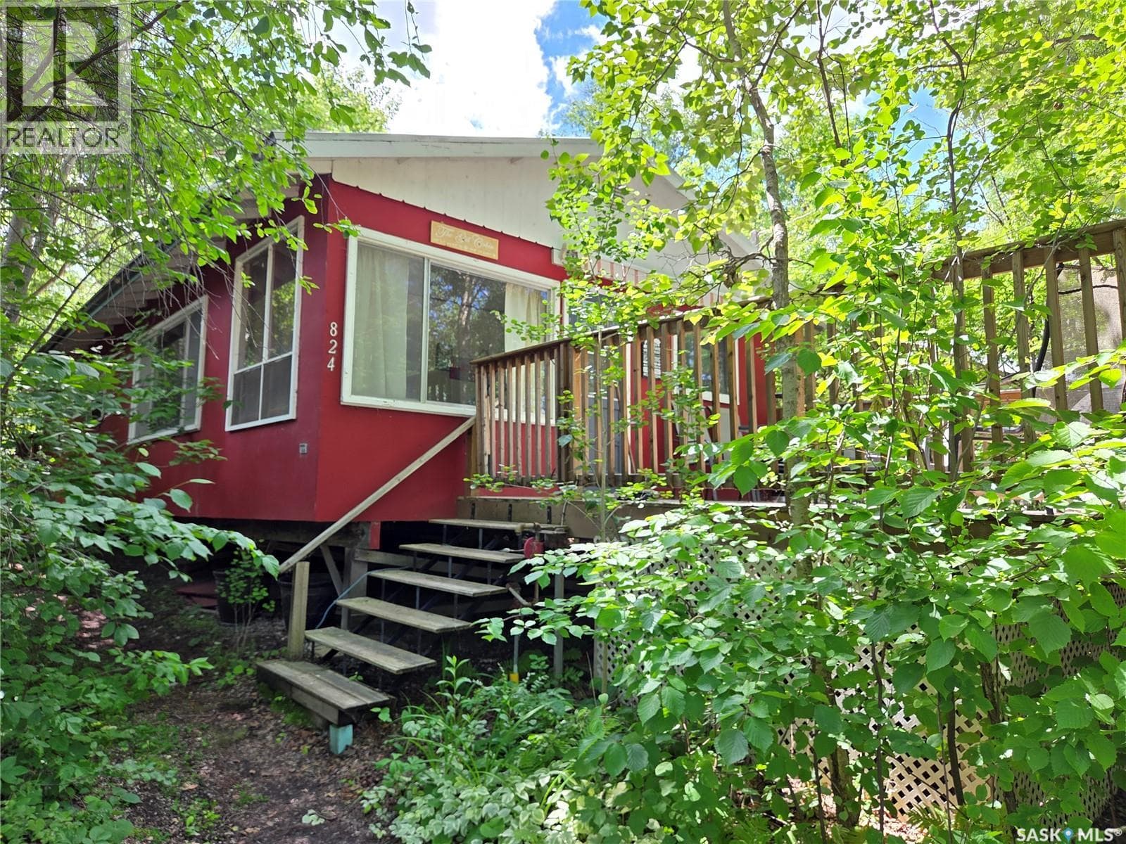 824 Lakeside AVENUE