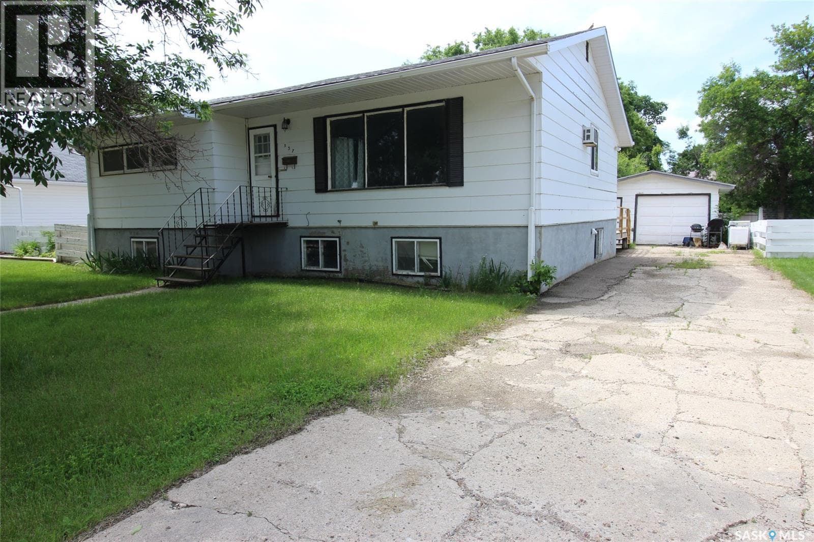 537 4th STREET W