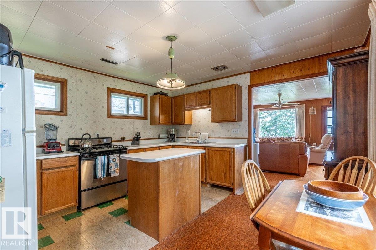 59 Beach Ave — photo 3