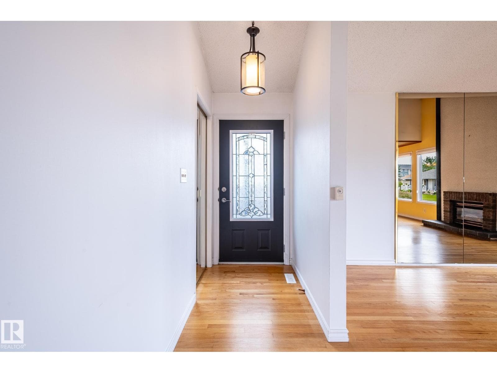 11415 142 AV NW — photo 4