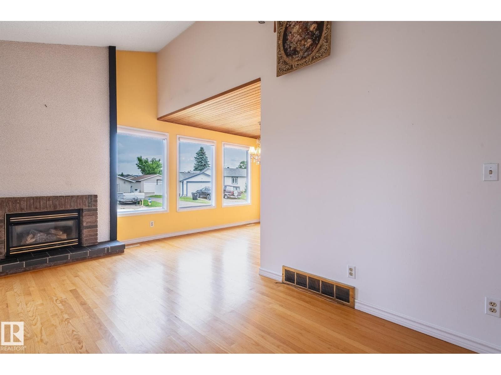 11415 142 AV NW — photo 5