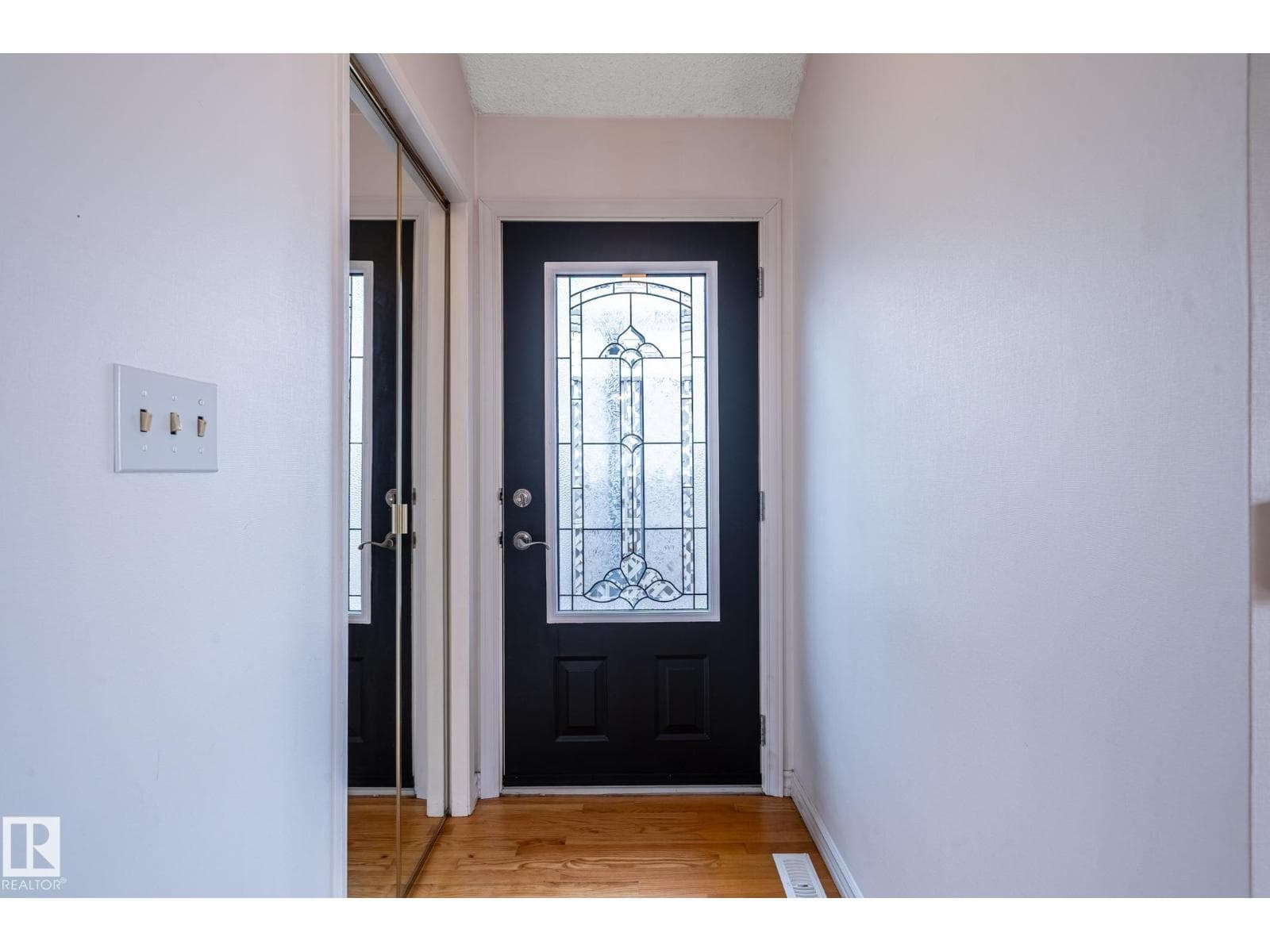 11415 142 AV NW — photo 3