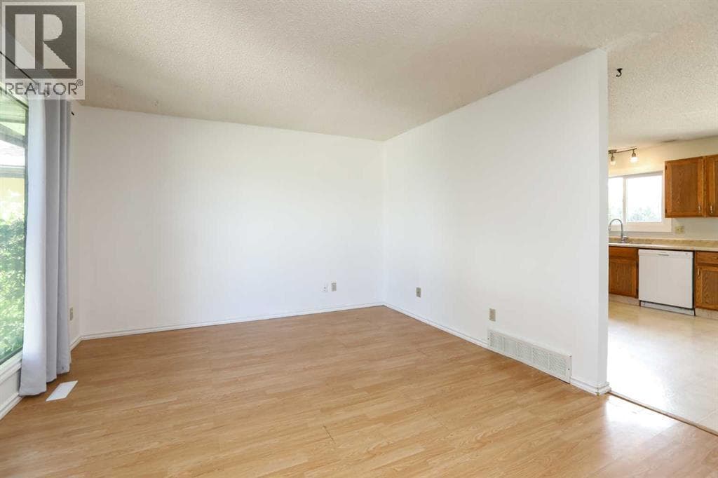 41 Rutgers Crescent W — photo 5