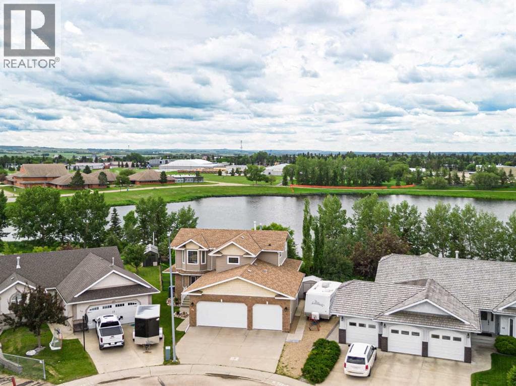 44 Lakes Close