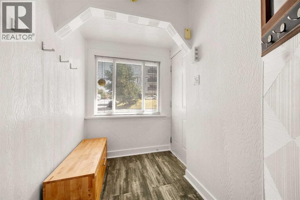 2507 15A Street SW — photo 4