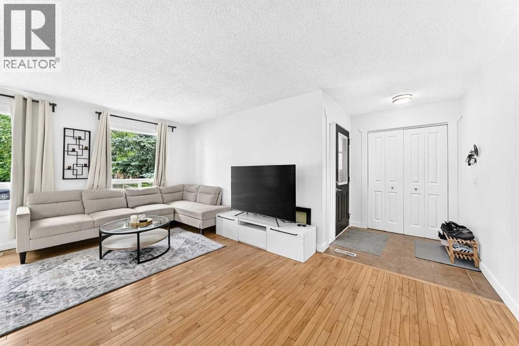11 Bedford Drive NE — photo 2