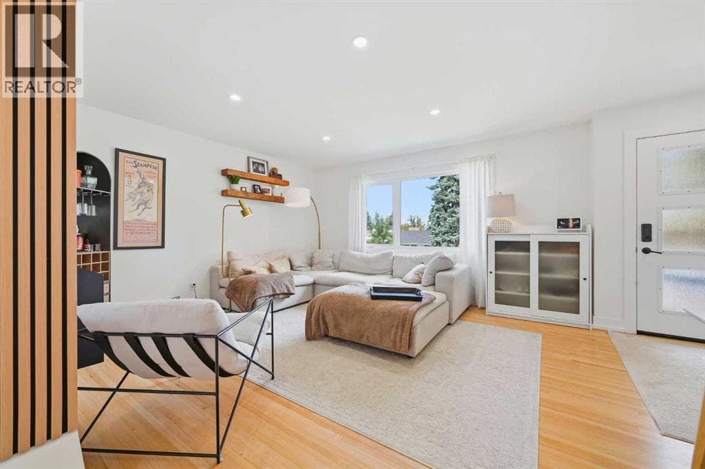 2119 22 Avenue SW — photo 4