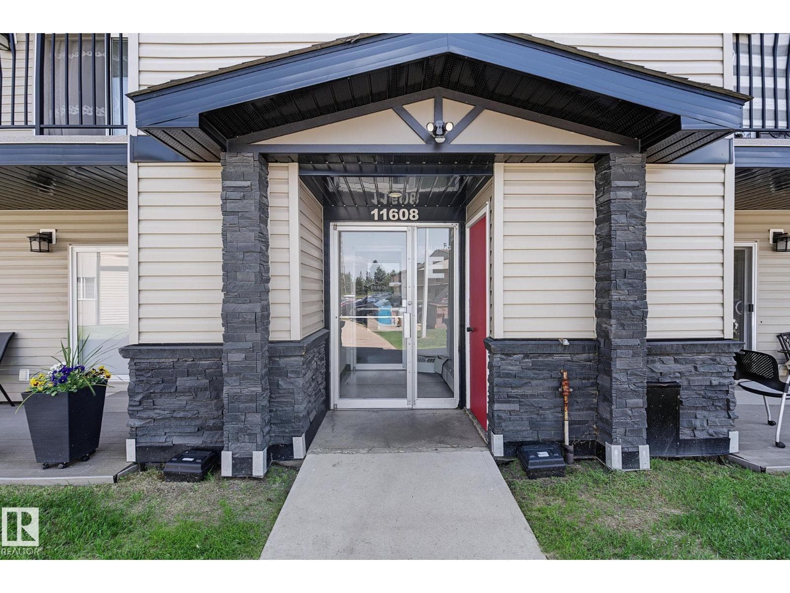 #6E 11608 28 AV NW NW