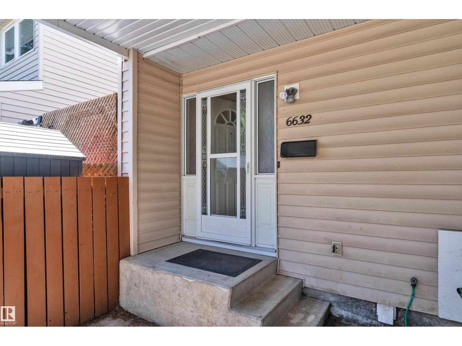 6632 36A AV NW — photo 4