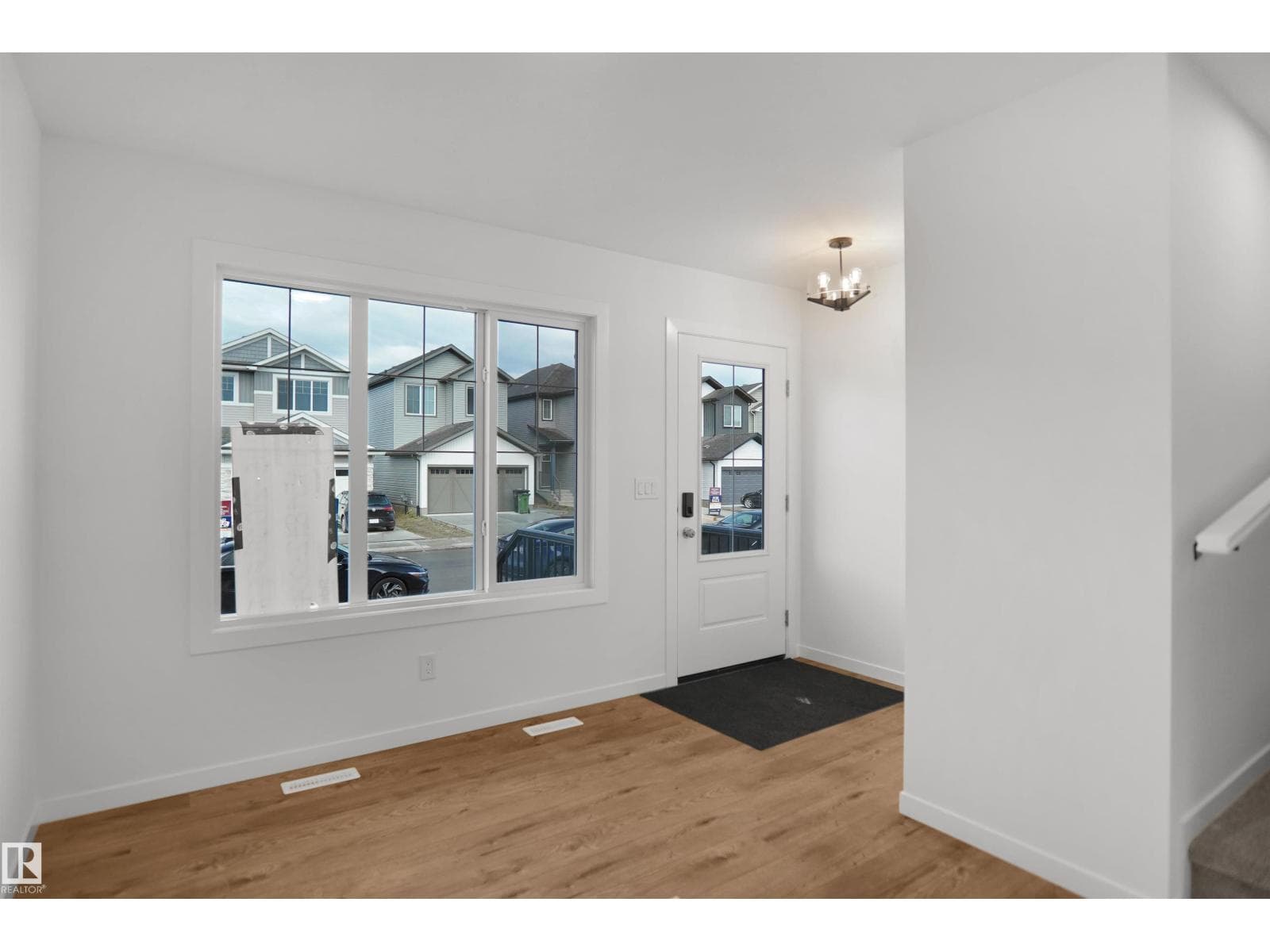 2115 210 ST NW — photo 4