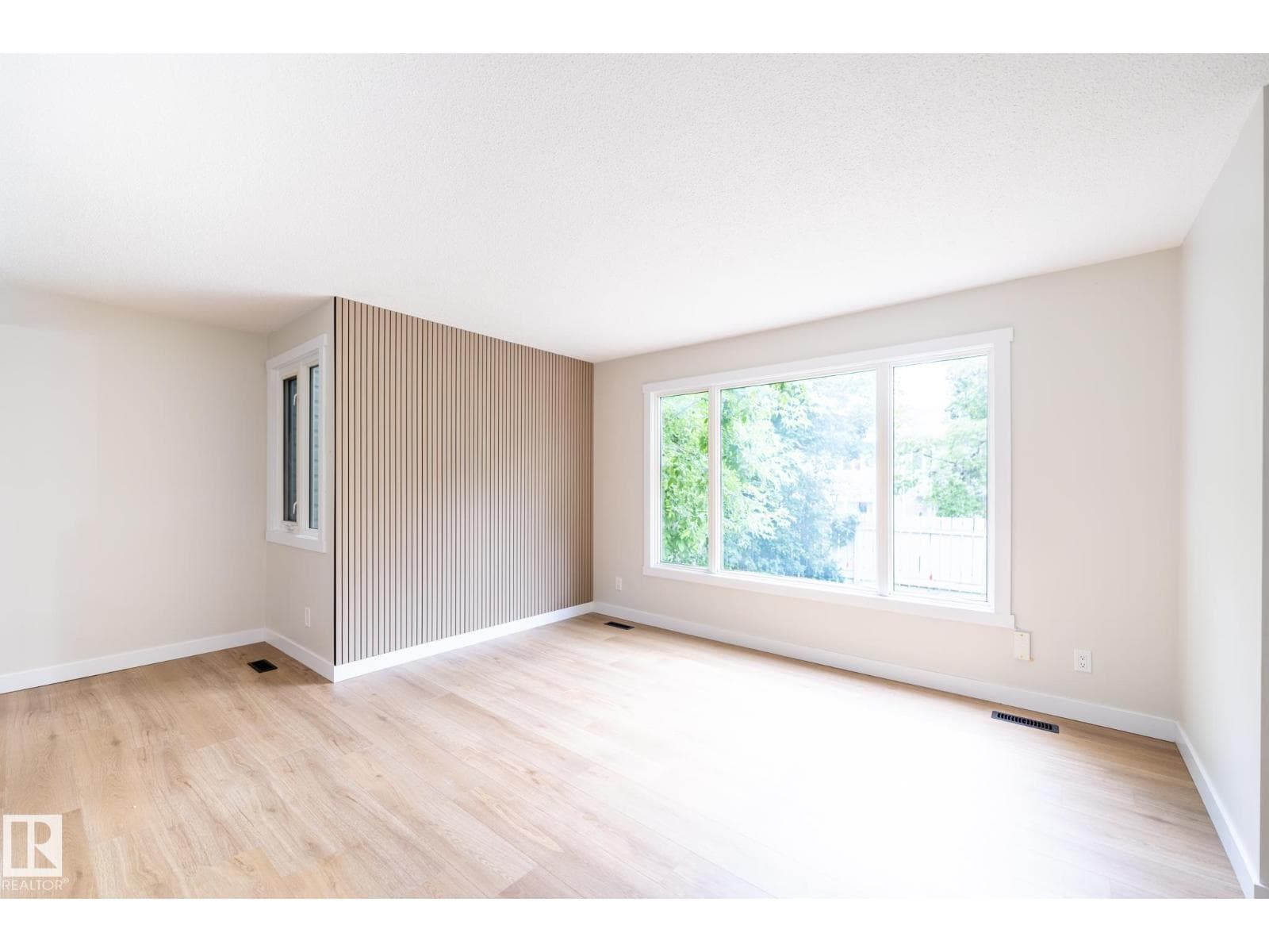 14 AMBERLY CO NW — photo 3