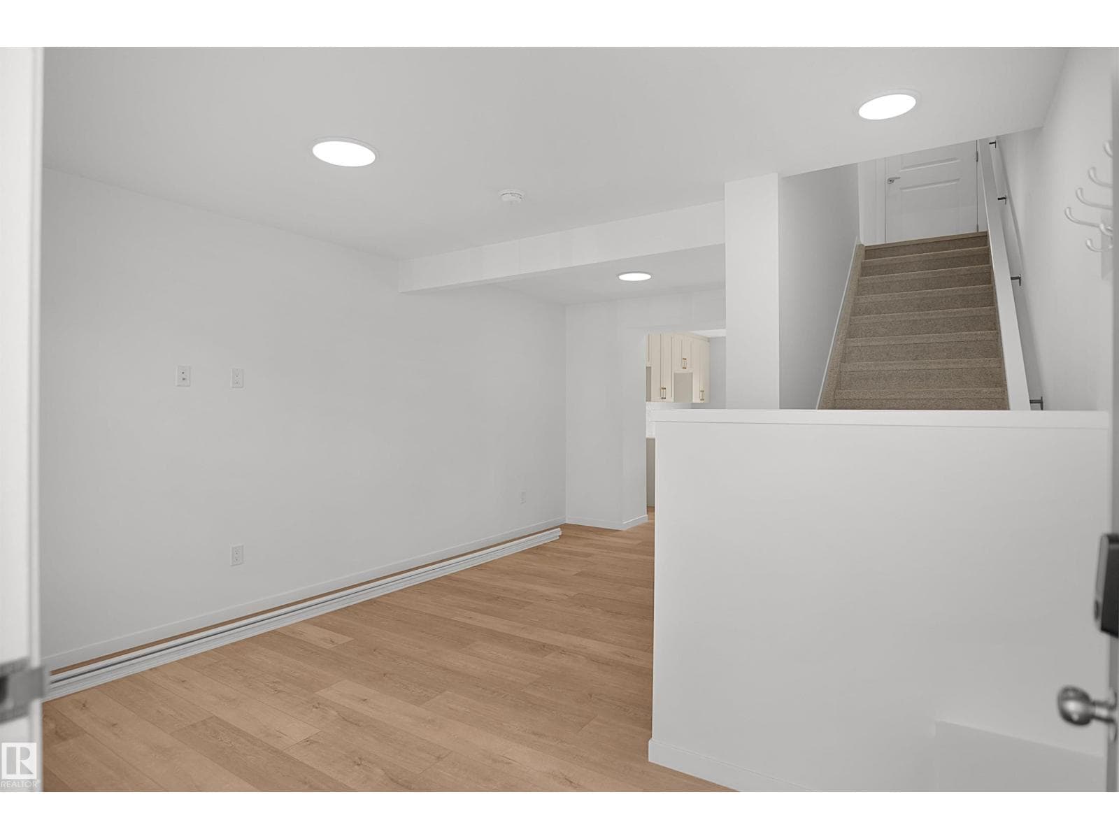 2119 210 ST NW — photo 4