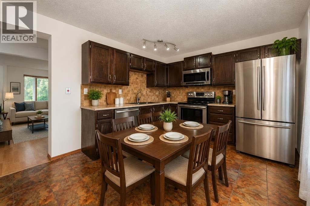 78 Queen Anne Close SE — photo 3