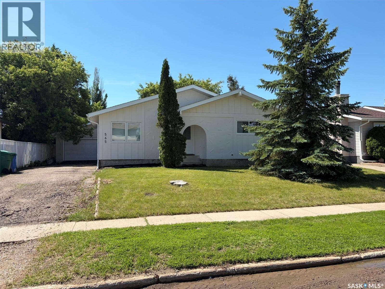 565 32nd STREET W