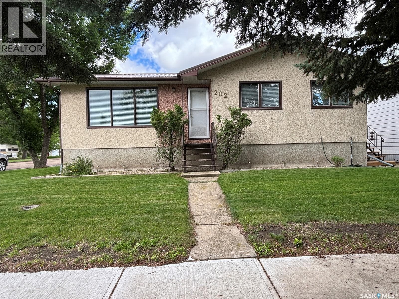 202 Herbert STREET — photo 2
