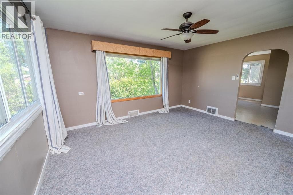 4241 41 Avenue — photo 3