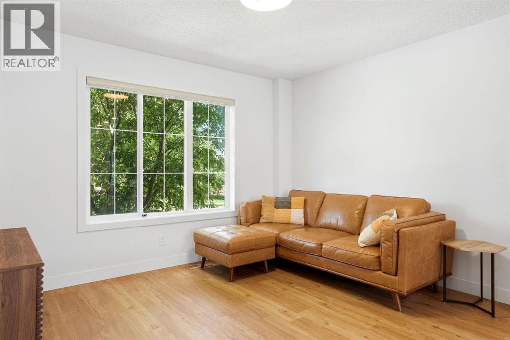 564 Evanston Drive NW — photo 3