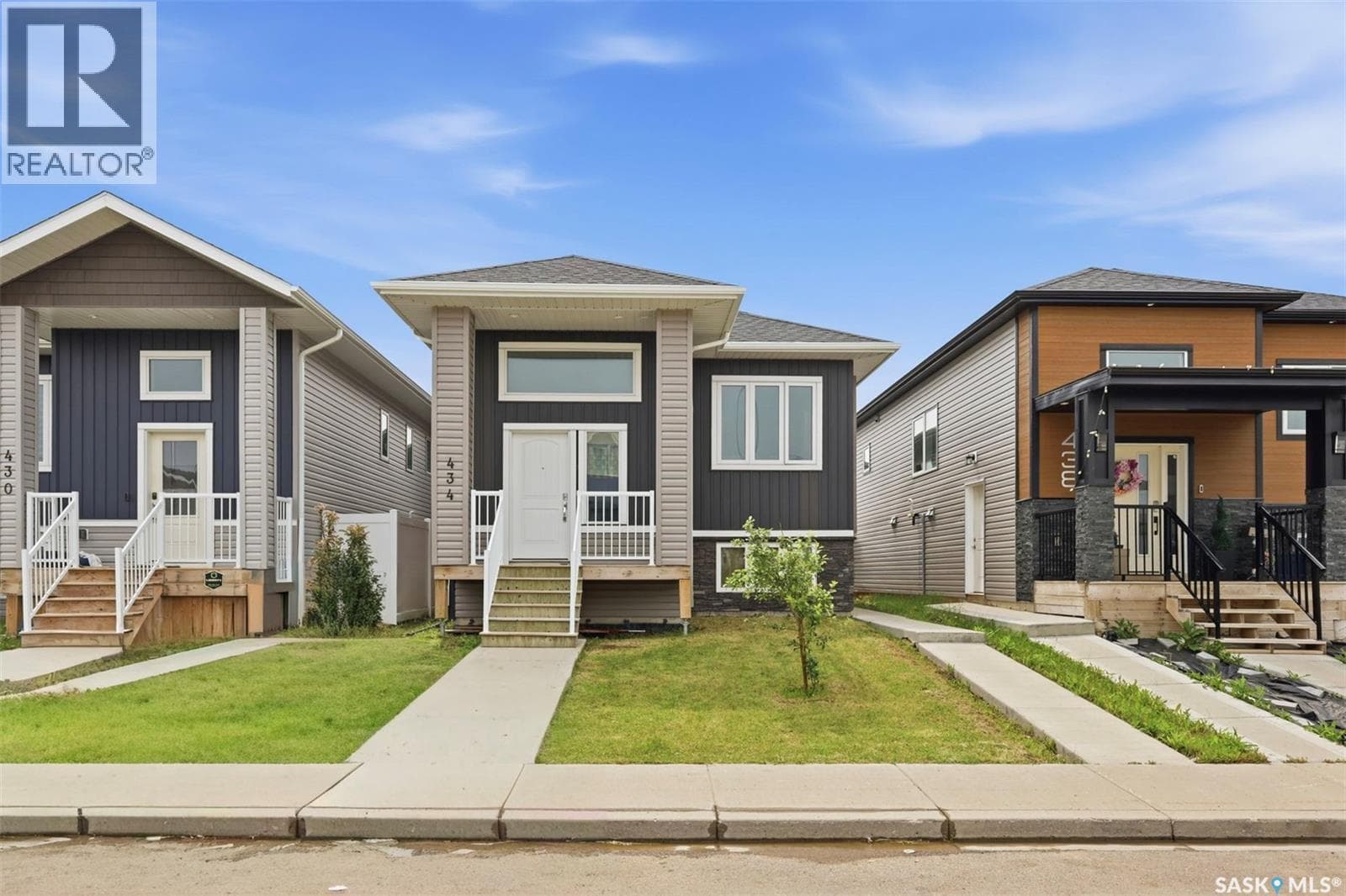 434 McArthur CRESCENT