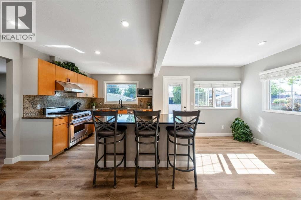 10423 Mapleridge Crescent SE — photo 5