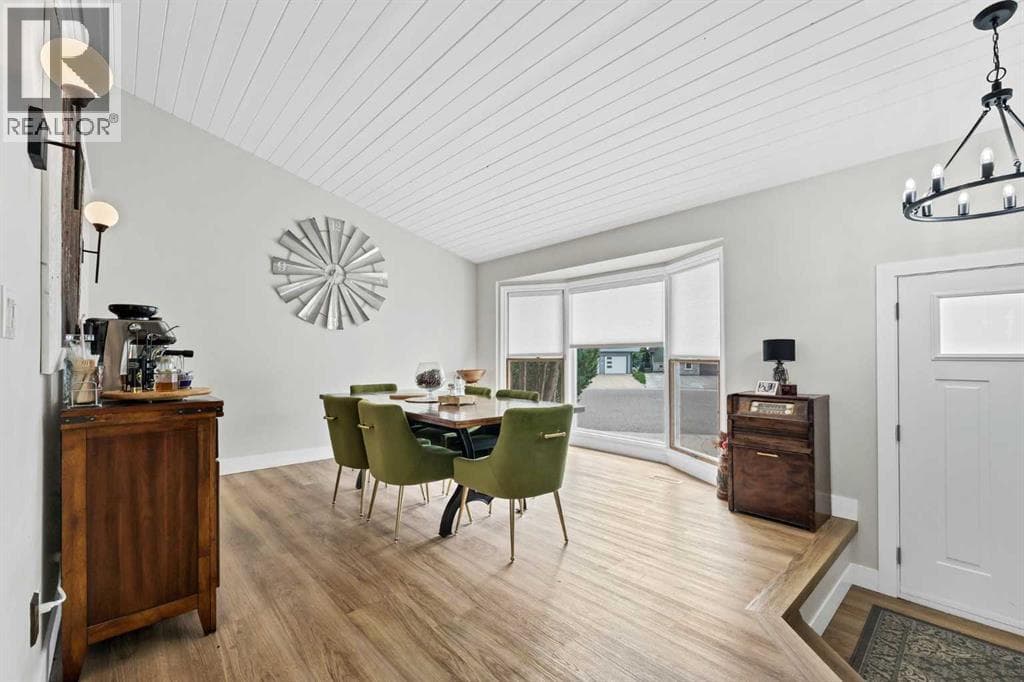 8 Ross View Bay SE — photo 4