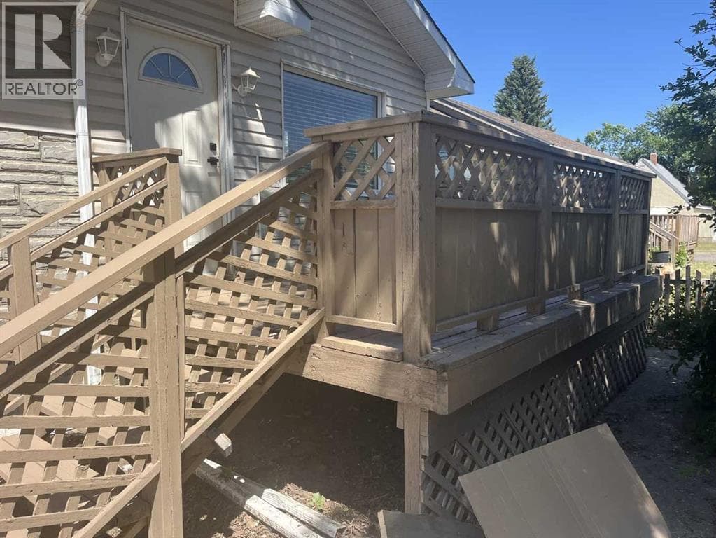 112 8 Street SW — photo 3
