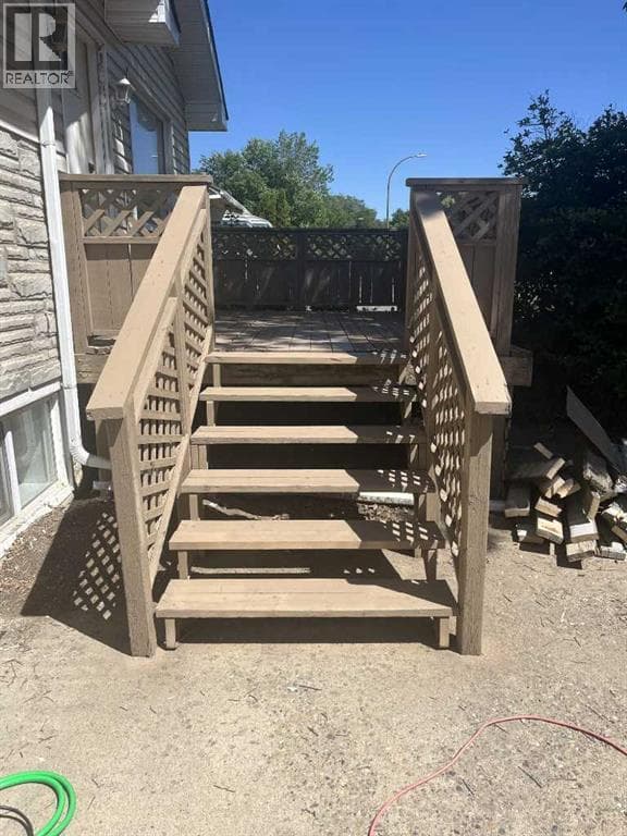 112 8 Street SW — photo 4