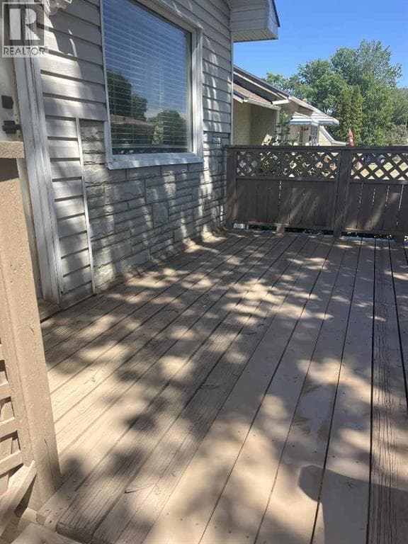 112 8 Street SW — photo 5