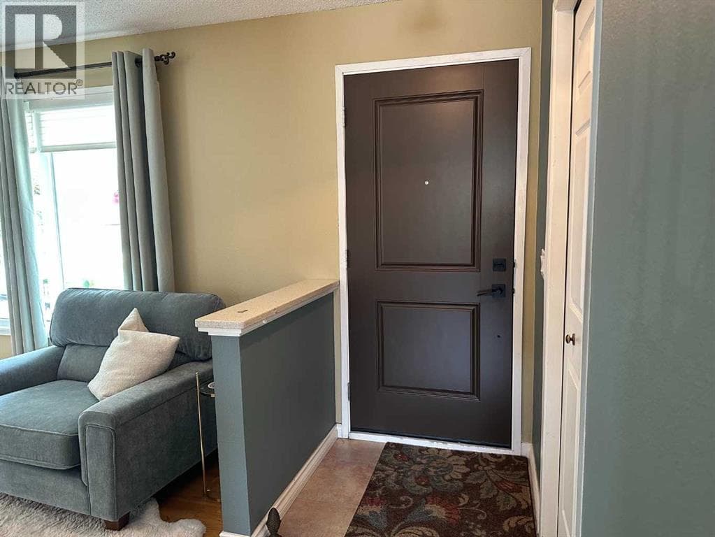 134 Wiltshire Boulevard — photo 2