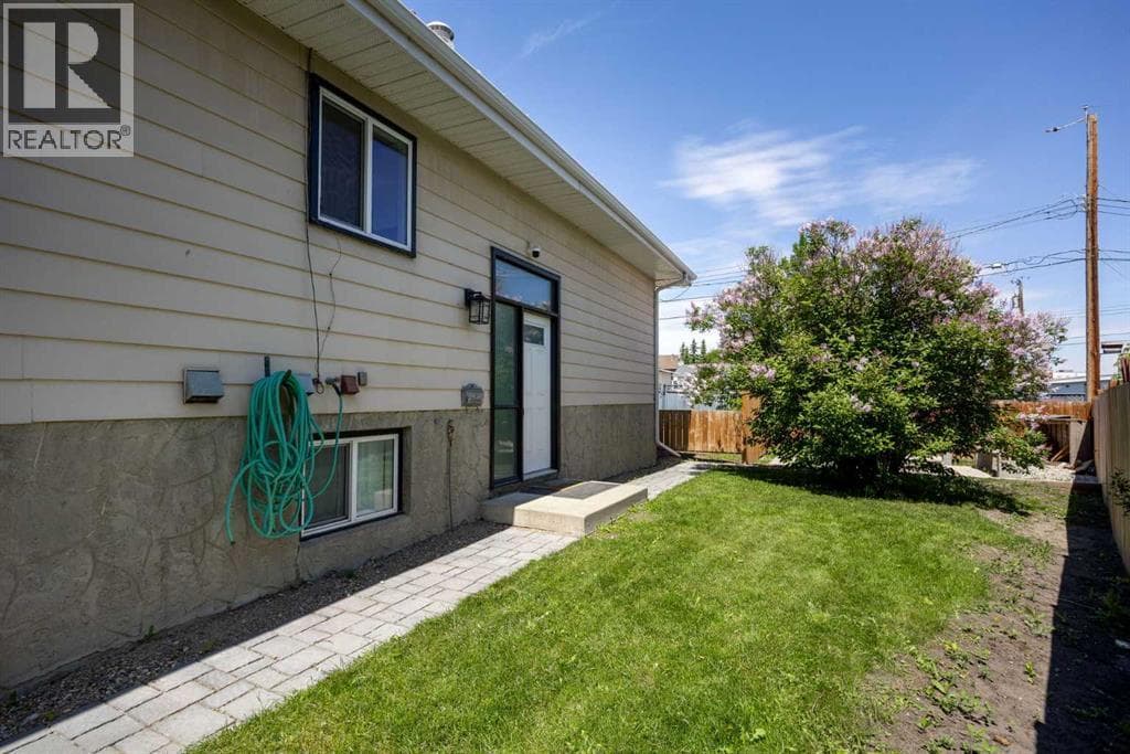 8A Arlington Bay SE — photo 4