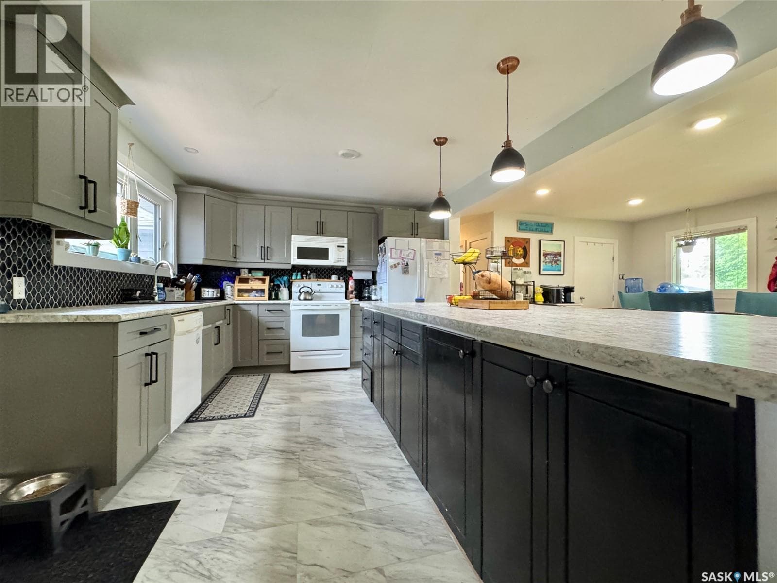 19 Logan CRESCENT W — photo 3