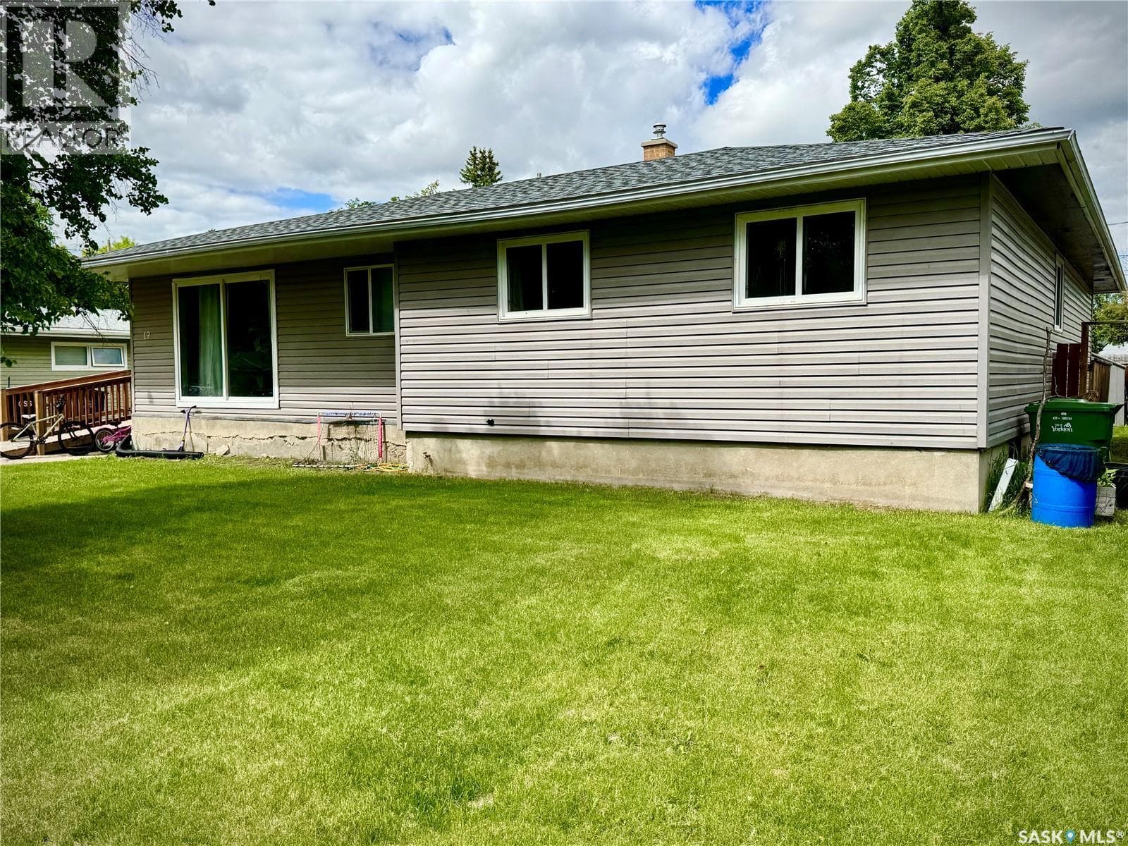 19 Logan CRESCENT W