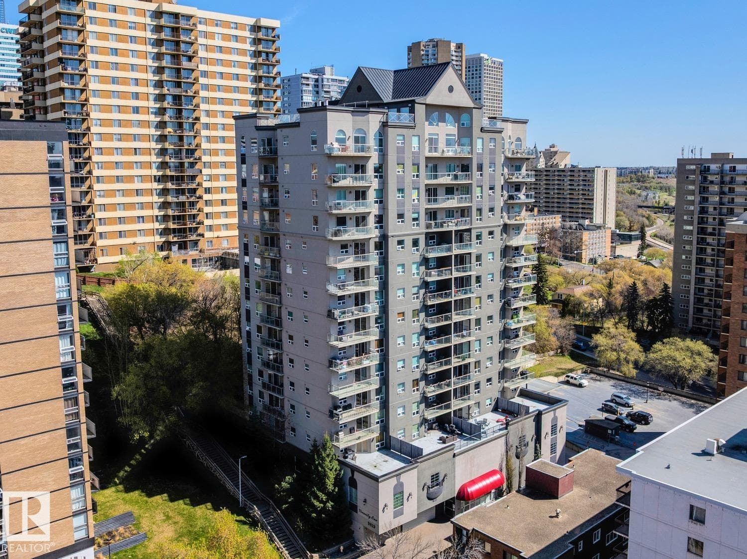 #906 9819 104 ST NW