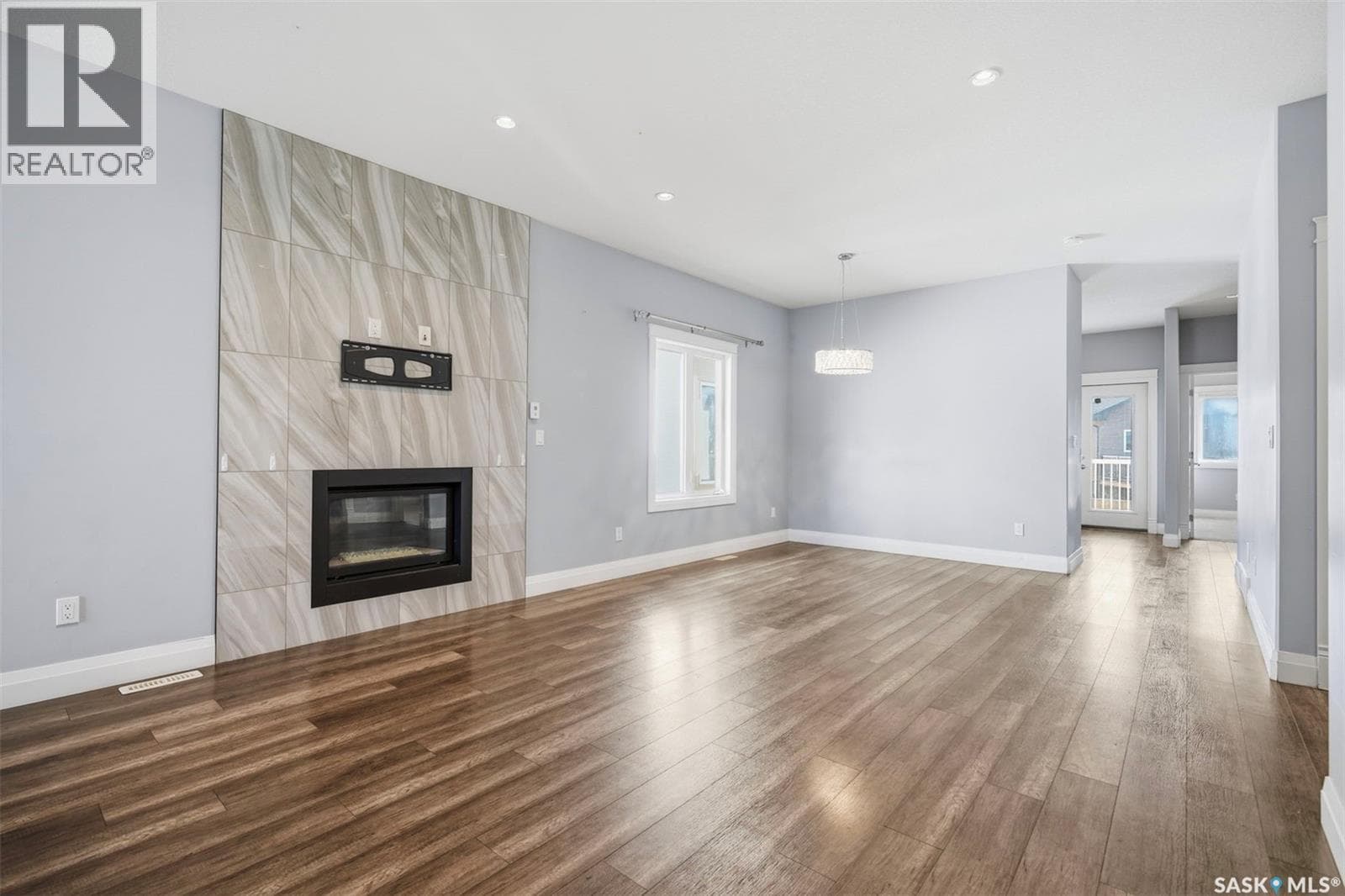 219 ELLS CRESCENT — photo 4