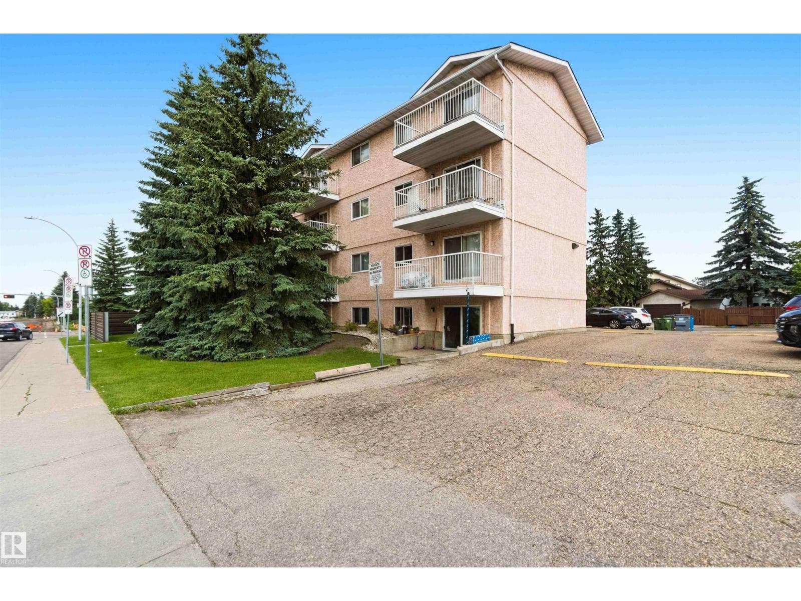 #304 4924 19 AV NW