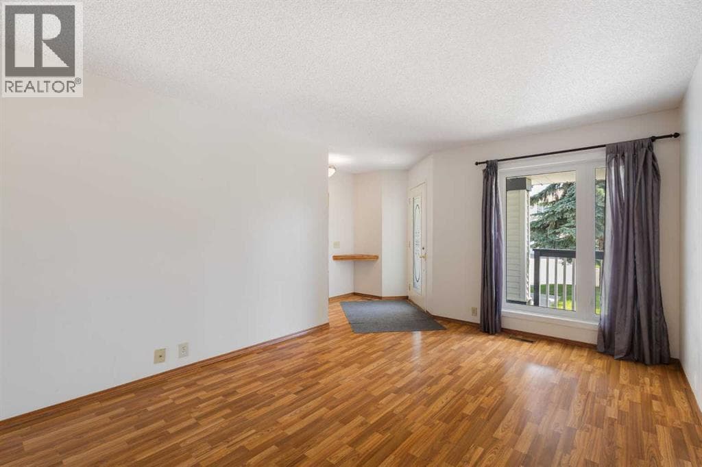 117 Douglasbank Way SE — photo 2