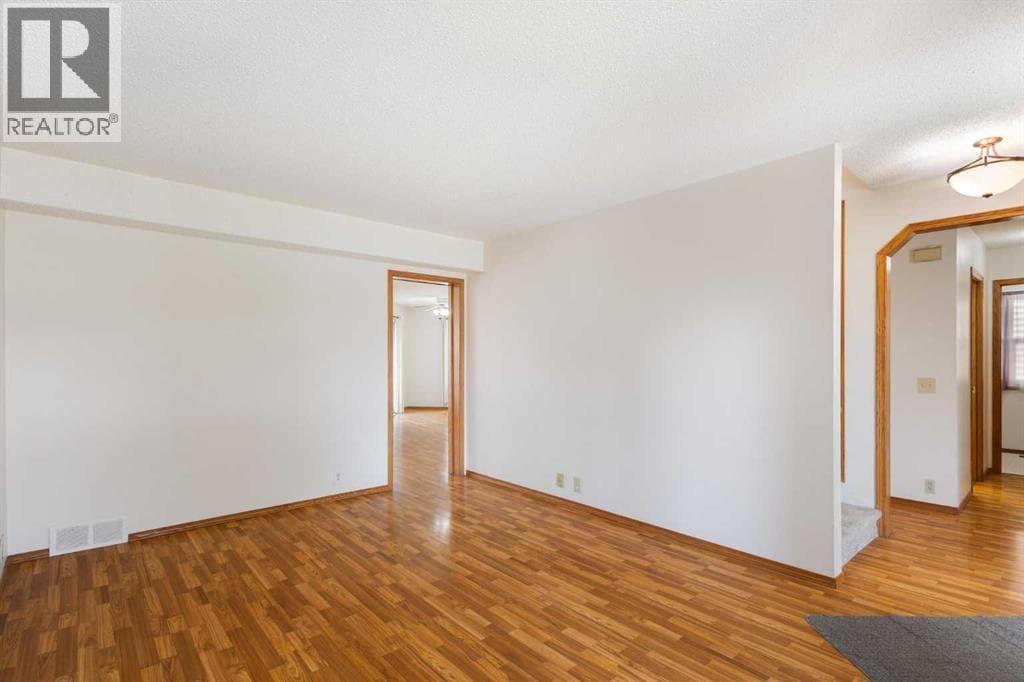 117 Douglasbank Way SE — photo 3