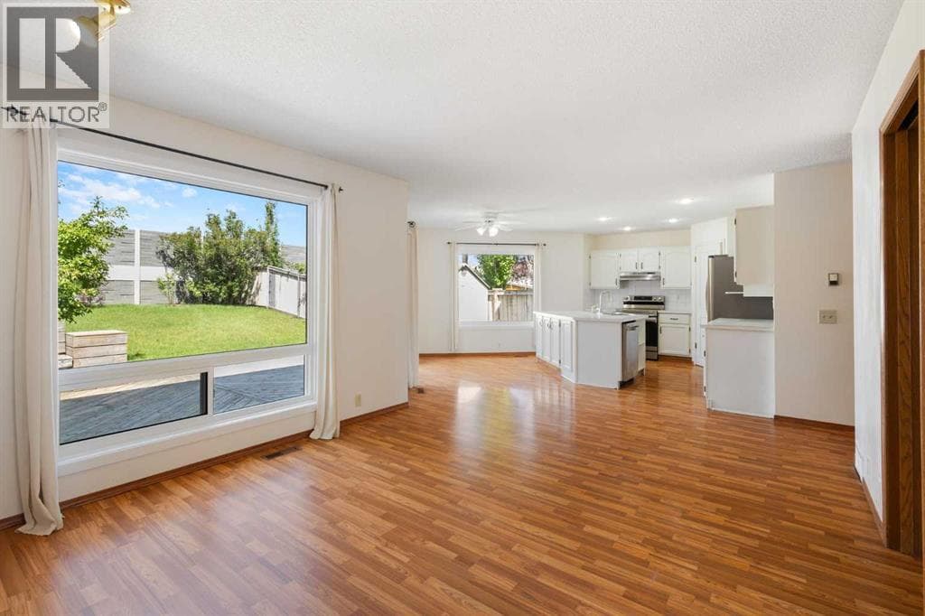 117 Douglasbank Way SE — photo 4