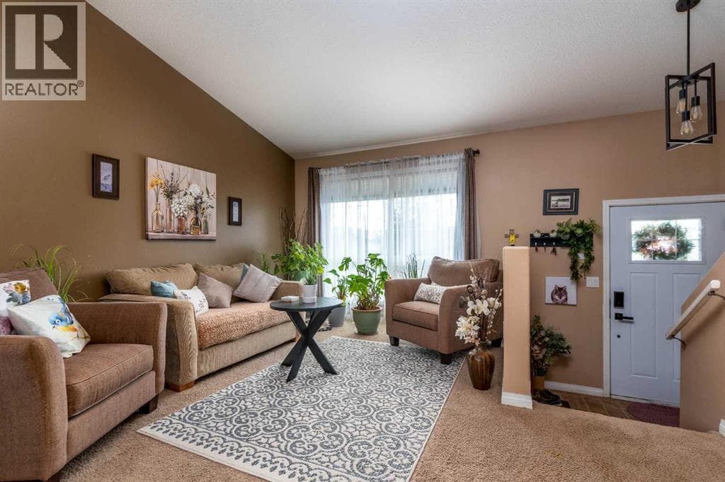 2205 51 Avenue — photo 3