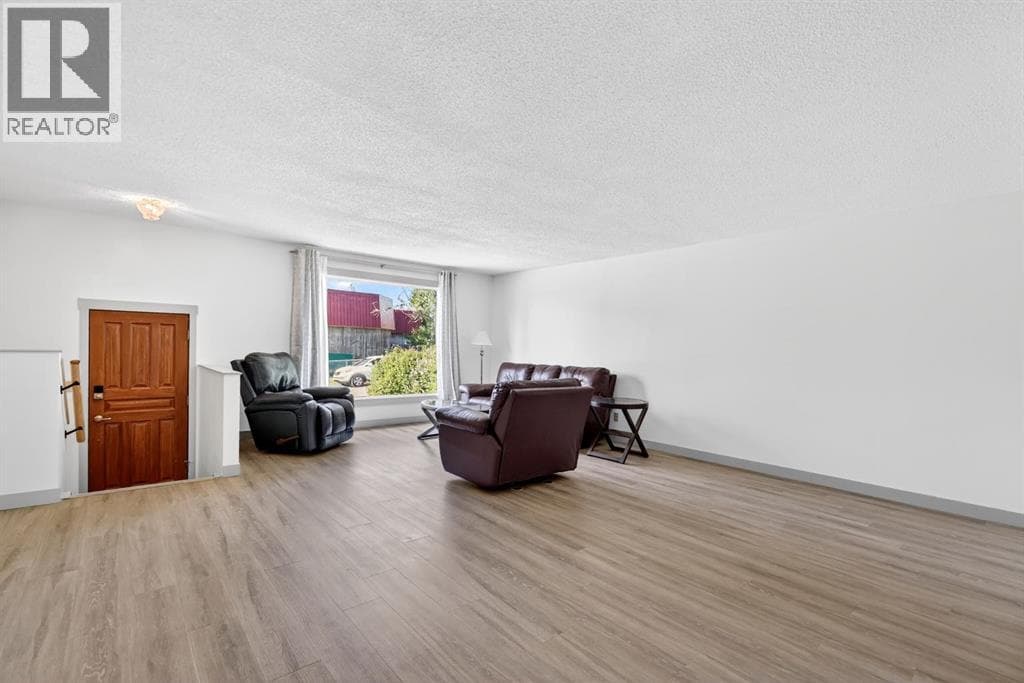 912 Stonehaven Road SW — photo 4