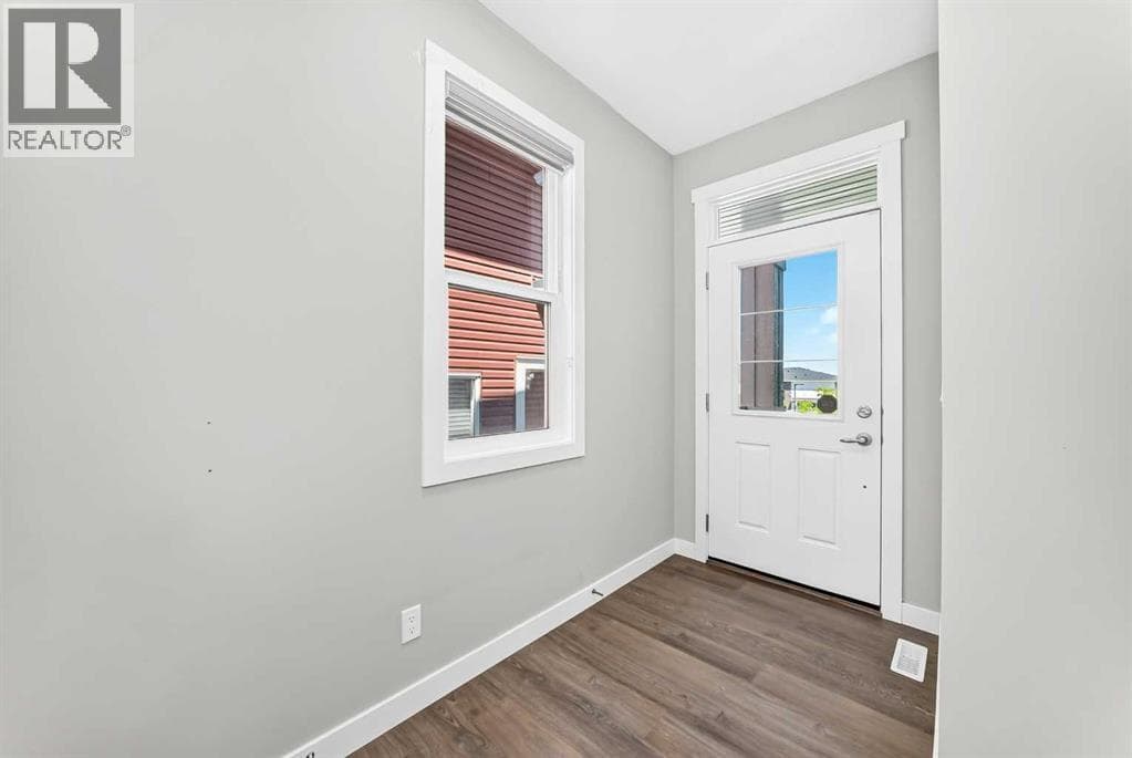 110 Crestbrook Way SW — photo 5