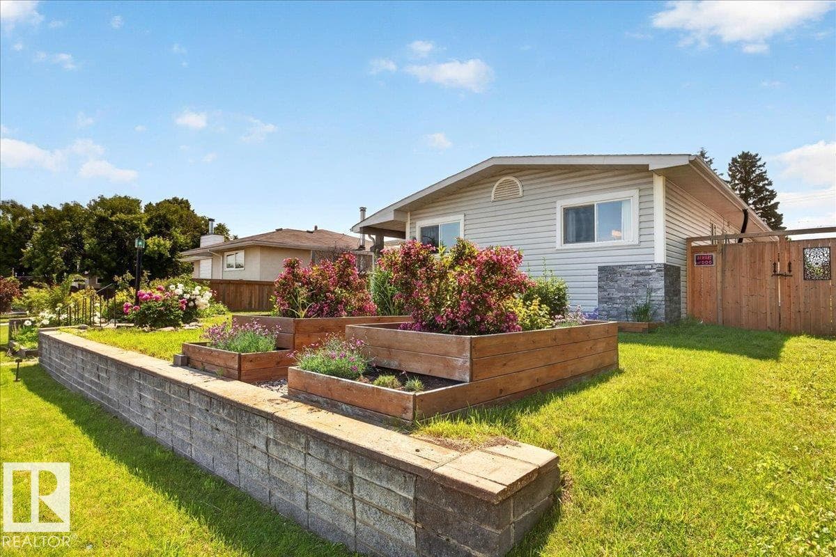 5211 94A AV NW — photo 4