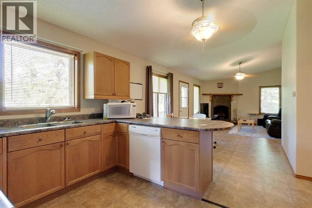 32 1 Avenue SW — photo 2