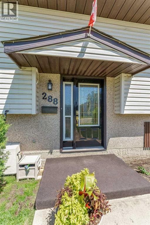 288 Ross Glen Drive SE — photo 3